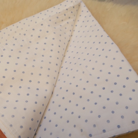 Tommy Hilfiger Polka Dot Tablerunner - Picture 2 of 3